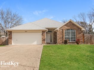 903 Hillwood Ct, Arlington, TX 76017