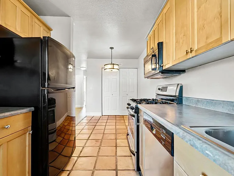 4775 Seminole Dr #105 — Photo 26