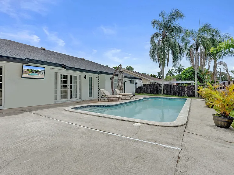 620 SW 100th Ave — Photo 58