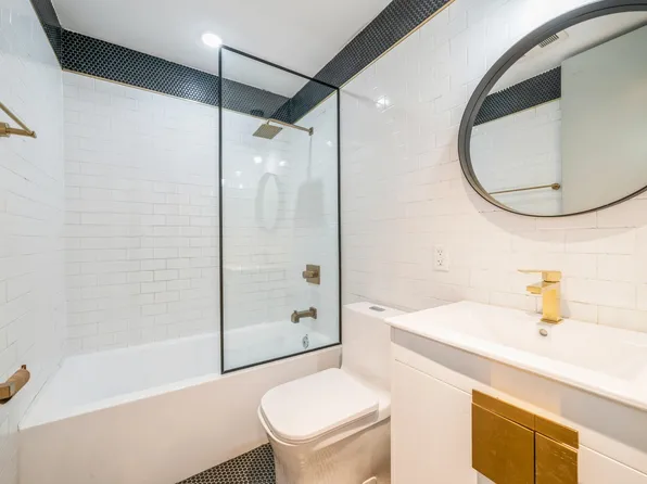 41 Van Wagenen Avenue image 22 of 26