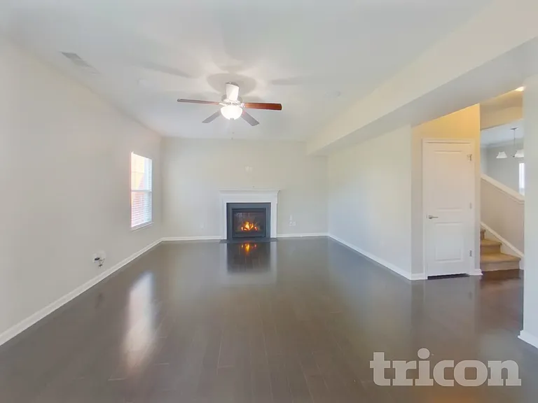 2920 Cherry Point Ln — Photo 2