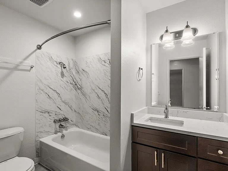 2 Bed 1 Bath Deluxe - 820 Sq. Ft. 2 Bed 1 Bath Deluxe - 820 Sq. Ft.