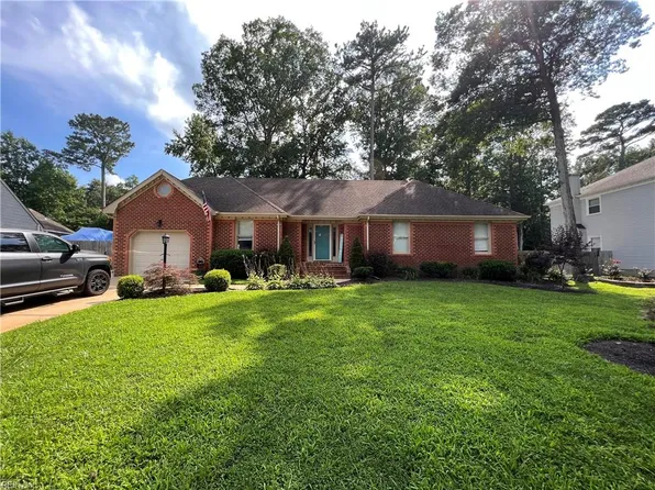 1012 Baydon Ln, Chesapeake, VA 23322