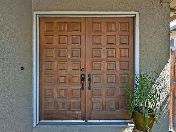 2nd image of 6558 Crown Blvd