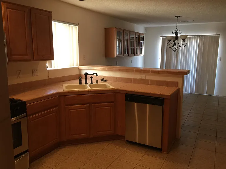 7315 Via Contenta NE — Photo 1