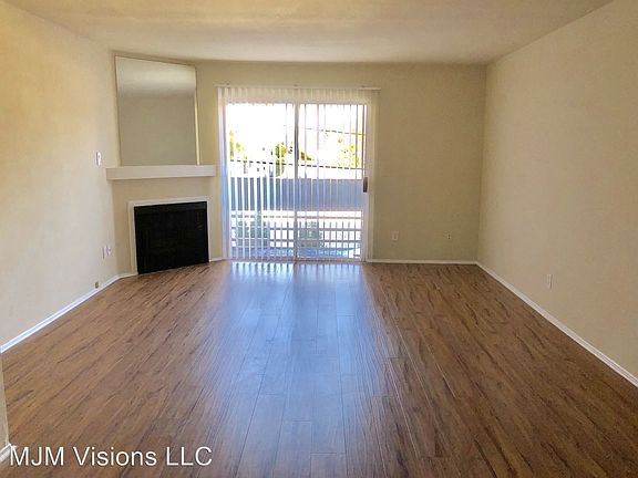 2nd image of 14309 Sylvan St APT 110