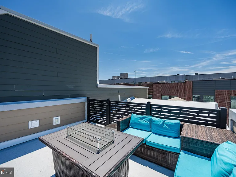 2217 League St — Photo 34