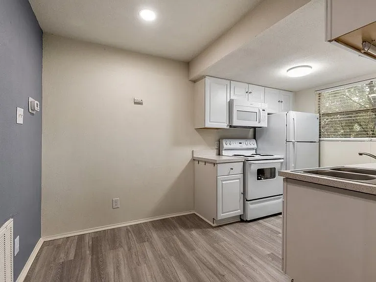 710 E Dean Keeton St #201 — Photo 2