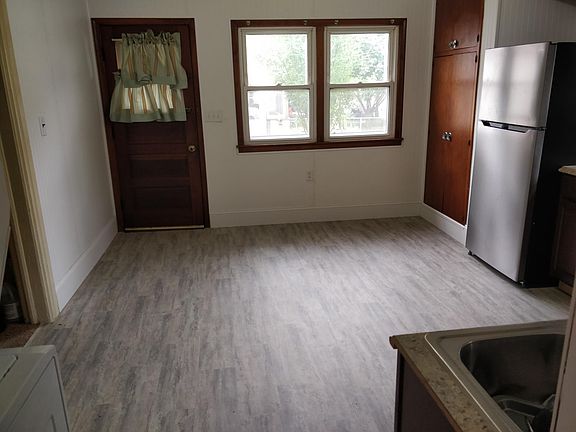 3rd image of 822 Juno Ave