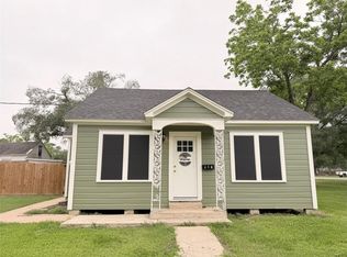 515 E Correll St, El Campo, TX 77437