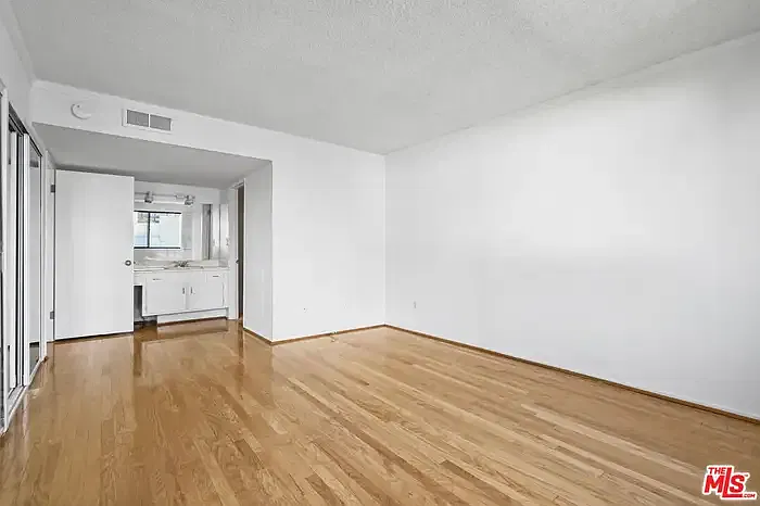 2 bed, 1094 sqft, $3,895 — Photo 4