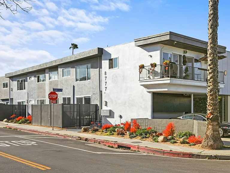 8777 Cadillac Ave #2 — Photo 23