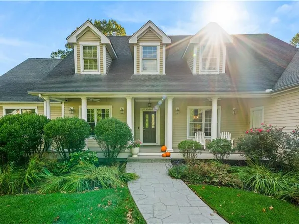 222 Windmill Dr, South Kingstown, RI 02879