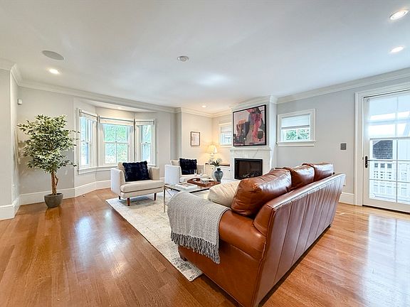 3rd image of 35 Willard St