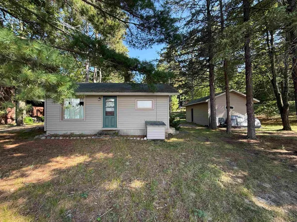 3147 Lakeshore Dr, Oxford, WI 53952
