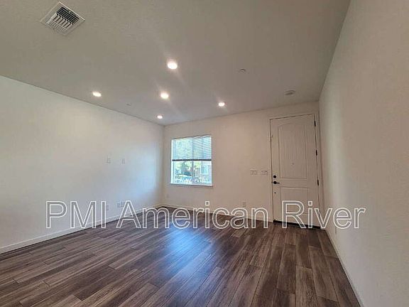 3rd image of 1648 Scarlet Ash Ave
