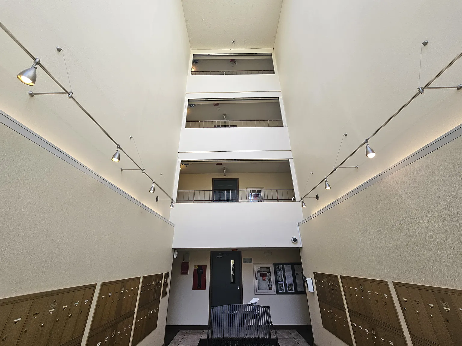 1 bed, 744 sqft, $2,200 — Photo 4