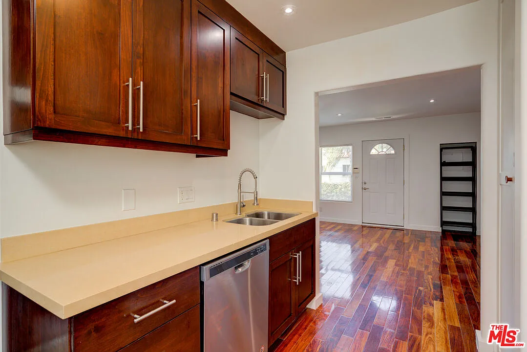 2 bed, 2.0 bath, 1000 sqft, $2,995 — Photo 4