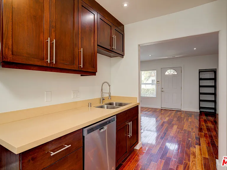 932 S Shenandoah St #5 — Photo 4