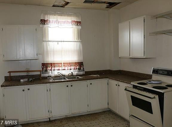 2nd image of 845 W Washington St