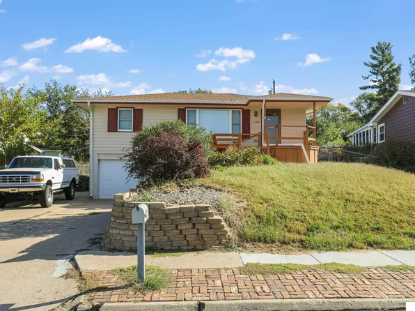 7509 Arrowrock Dr, Omaha, NE 68157