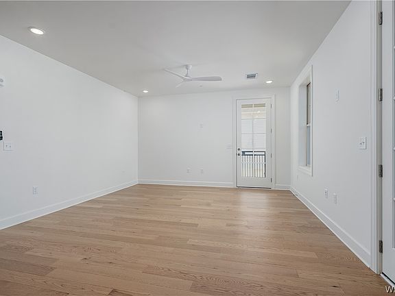 4th image of 975 15th Ave #101