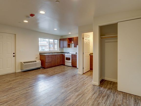 4th image of 1141 E Gurley St #28