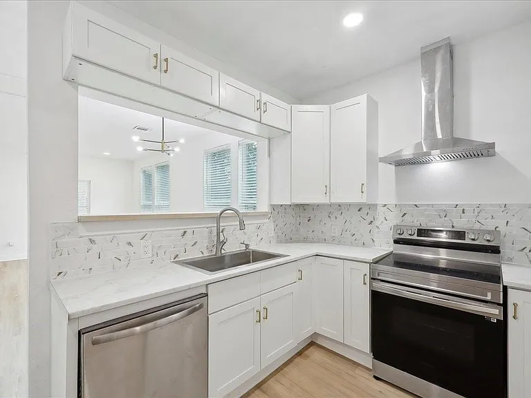 2272 Pierce St — Photo 2