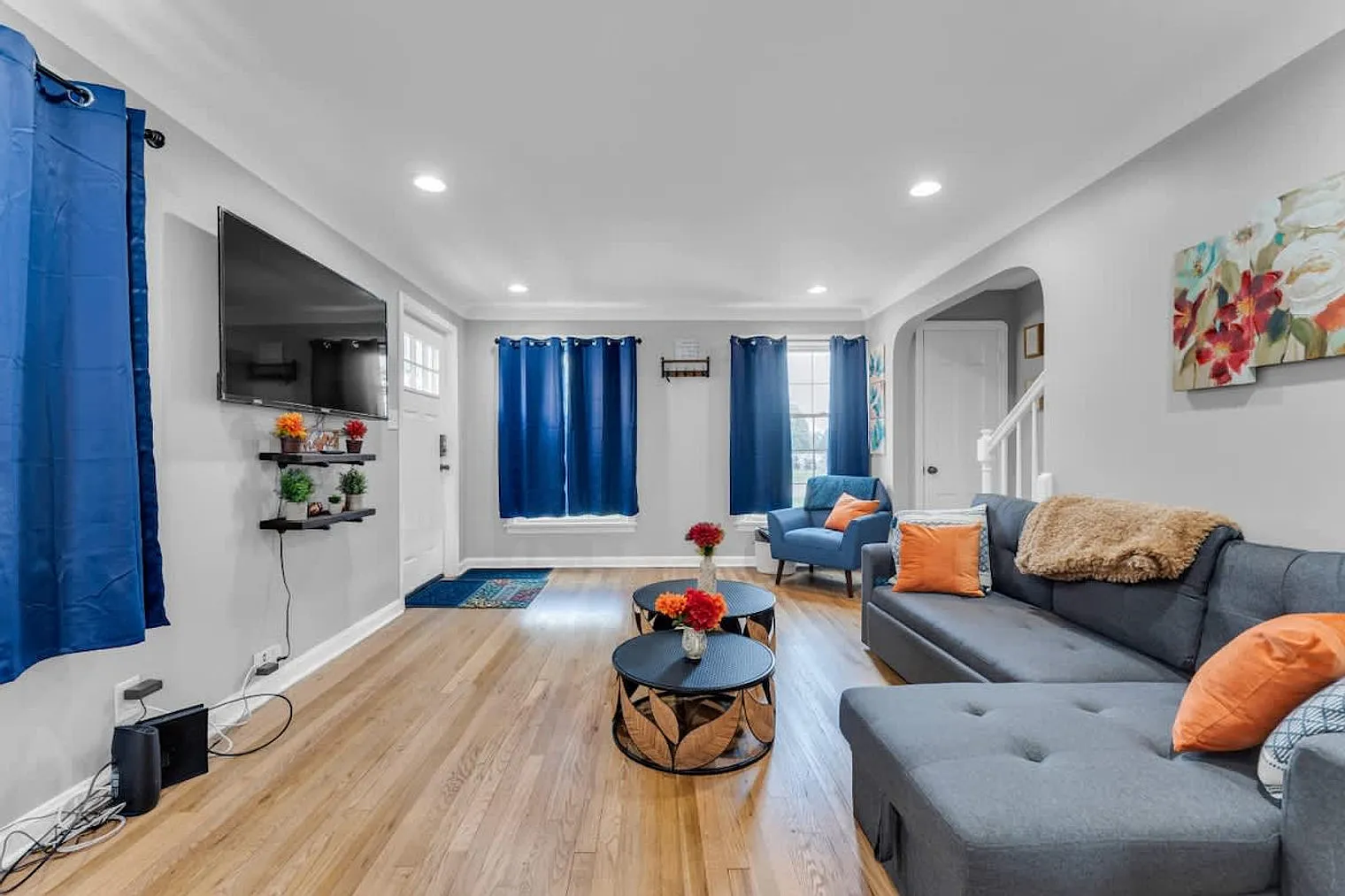 2 bed, 1.0 bath, 1076 sqft, $2,566 — Photo 3