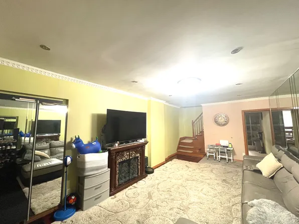 2963 Voorhies Avenue image 4 of 53