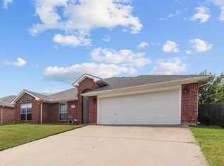 1211 Morningside Dr, Grand Prairie, TX 75052