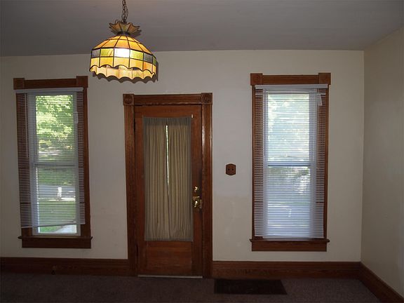 3rd image of 10 E Fayette St