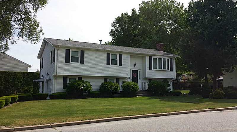 1st image of 10 Westfield Dr