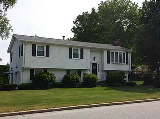 10 Westfield Dr, Cranston, RI 02920