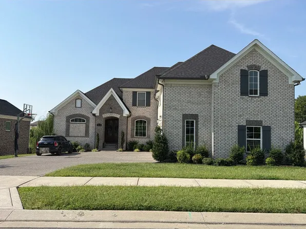 1112 Warlander Way, Gallatin, TN 37066