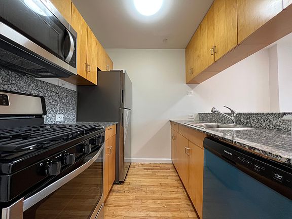 4th image of 68 Lafayette Ave APT 3