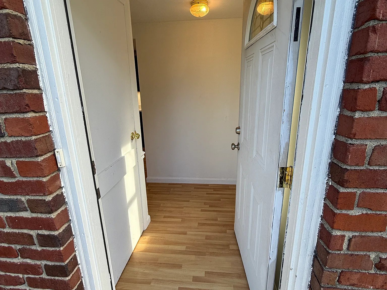 111 Roberts Dr — Photo 2