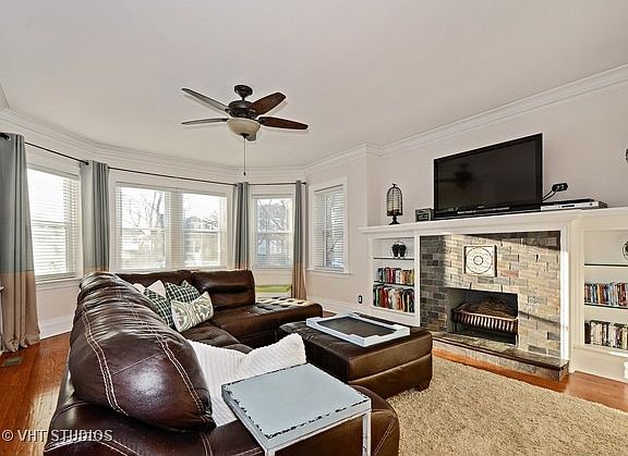 2nd image of 6443 N Maplewood Ave