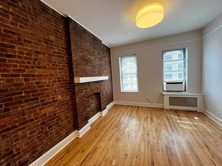 642 Amsterdam Ave #5D — Photo 2