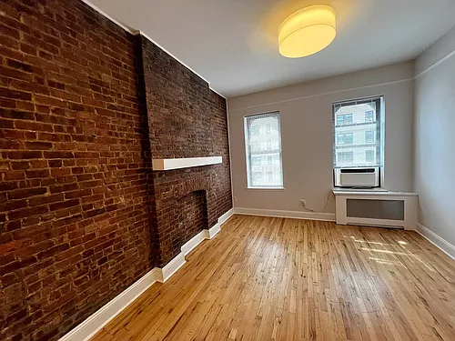 642 Amsterdam Ave #5B Photo 1