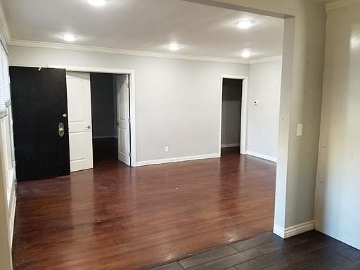 4th image of 823 N Alta Vista Blvd