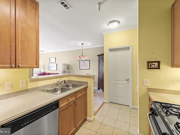 4th image of 205 Meeting House Station Sq APT 204