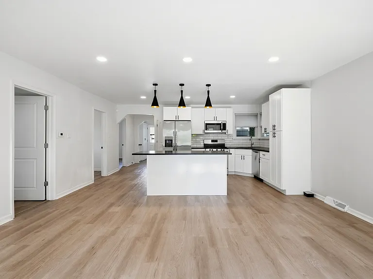 3175 McDowell St — Photo 7