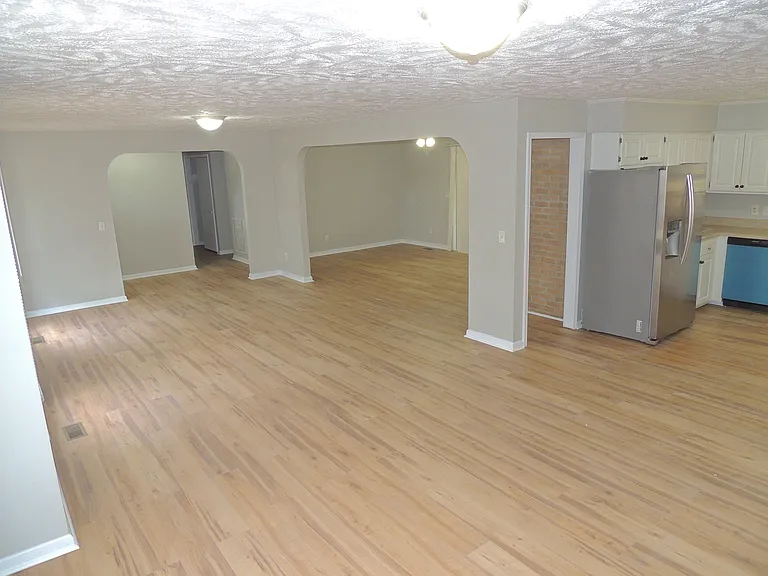 7115 Enfield Dr — Photo 4