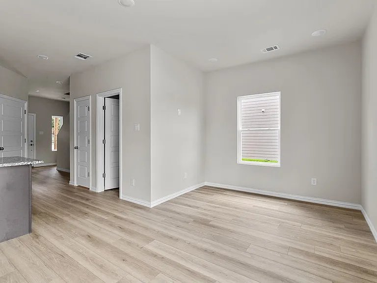 3329 Eastland St — Photo 6