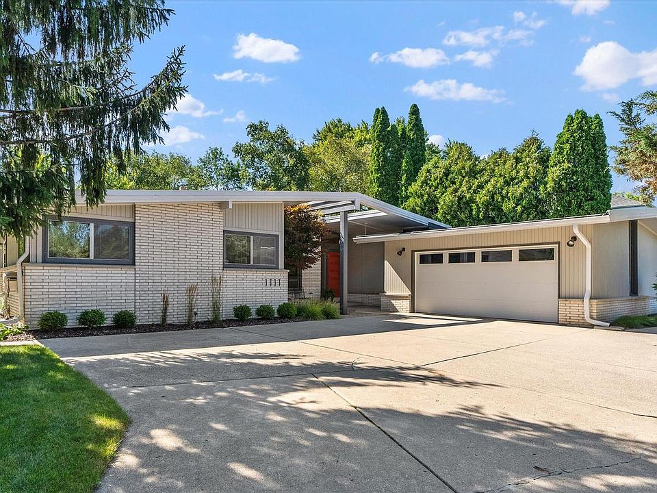 1st image of 1111 West Montclaire AVENUE