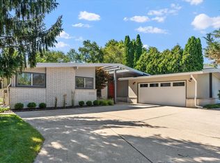 1111 W Montclaire Ave, Glendale, WI 53217