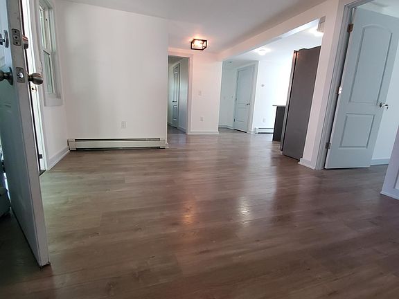 3rd image of 445 Islip Ave #1