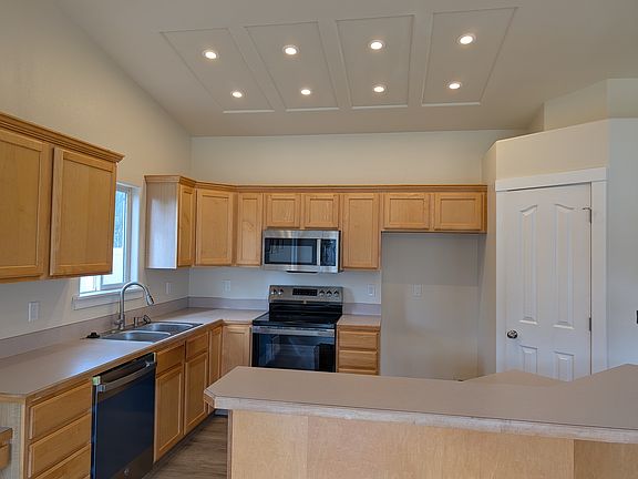 3rd image of 2723 Manchester Dr