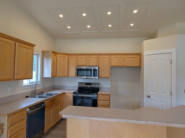 2723 Manchester Dr — Photo 3
